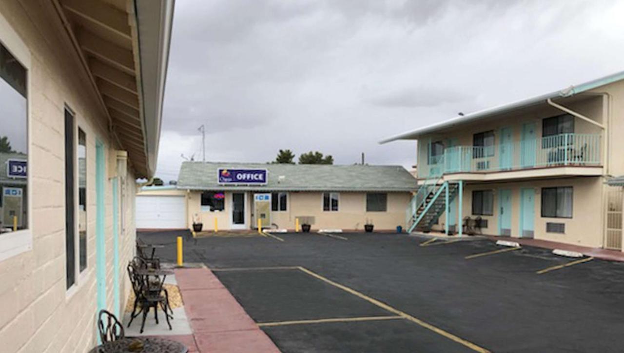 Howard Johnson By Wyndham Ridgecrest, Ca Extérieur photo