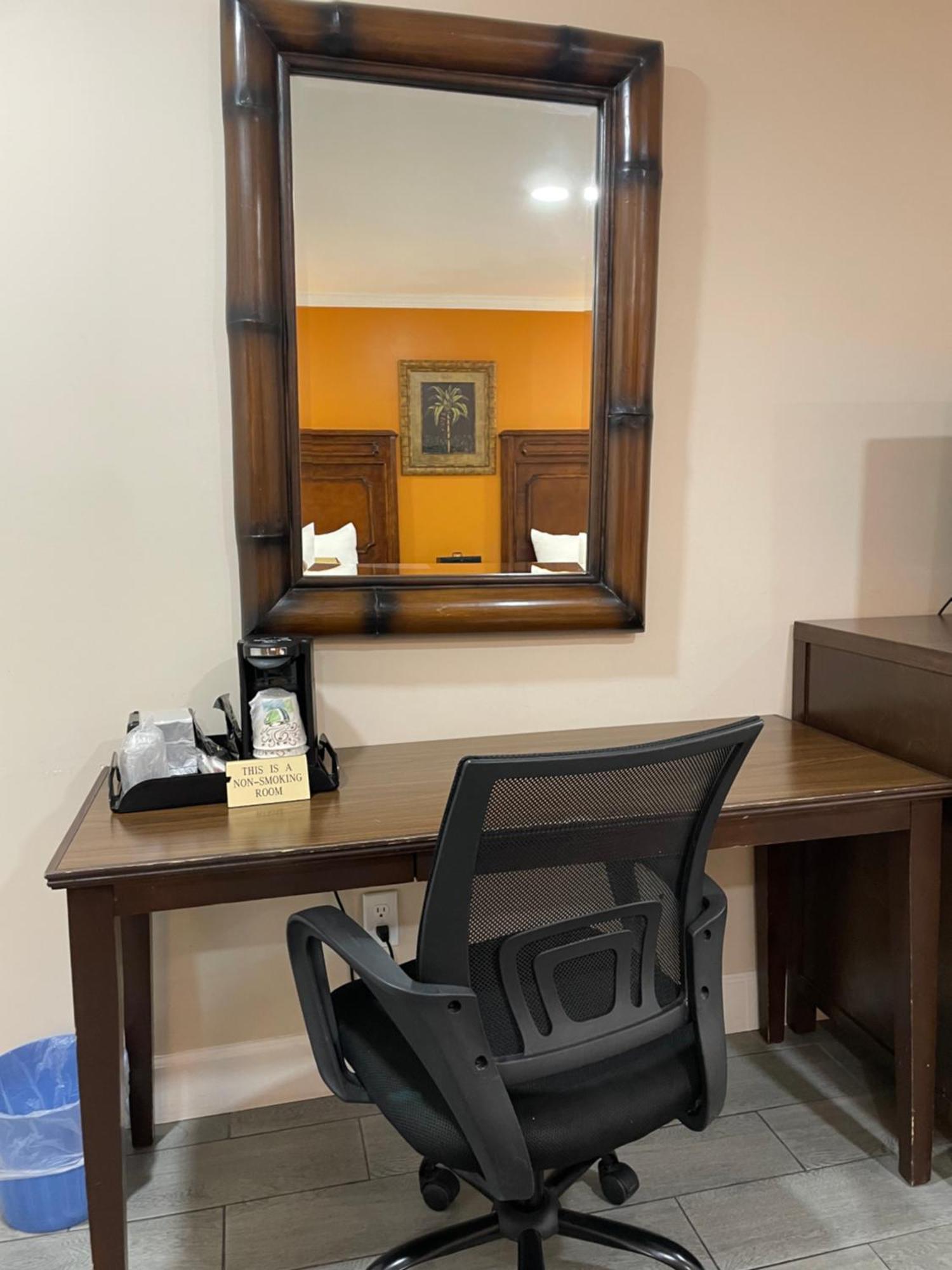 Howard Johnson By Wyndham Ridgecrest, Ca Extérieur photo