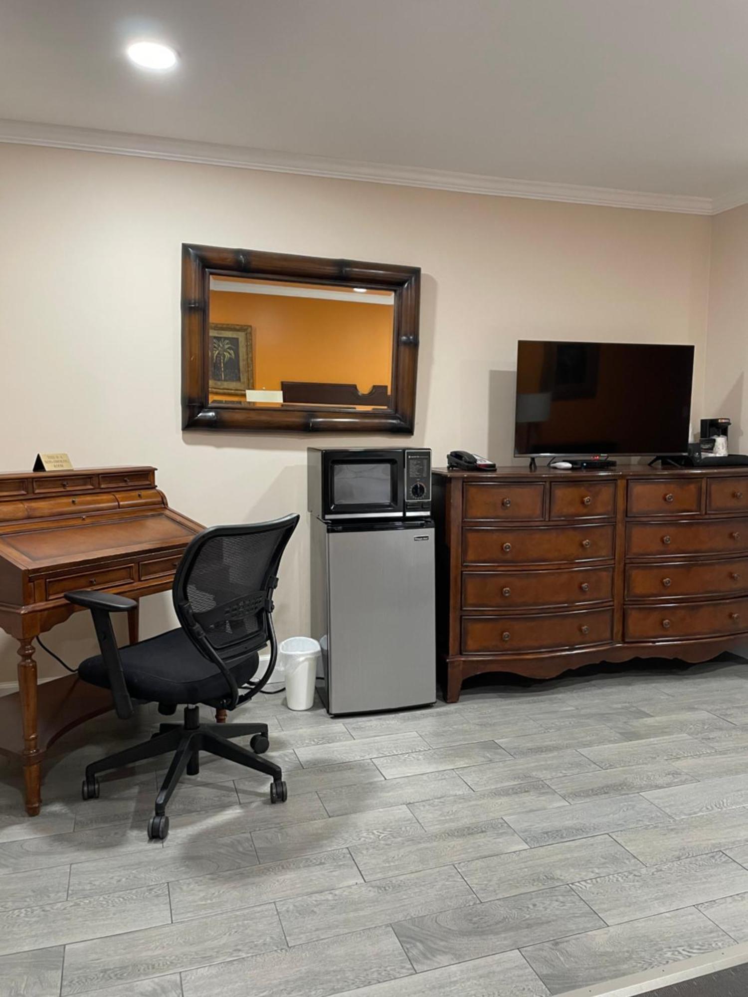 Howard Johnson By Wyndham Ridgecrest, Ca Extérieur photo
