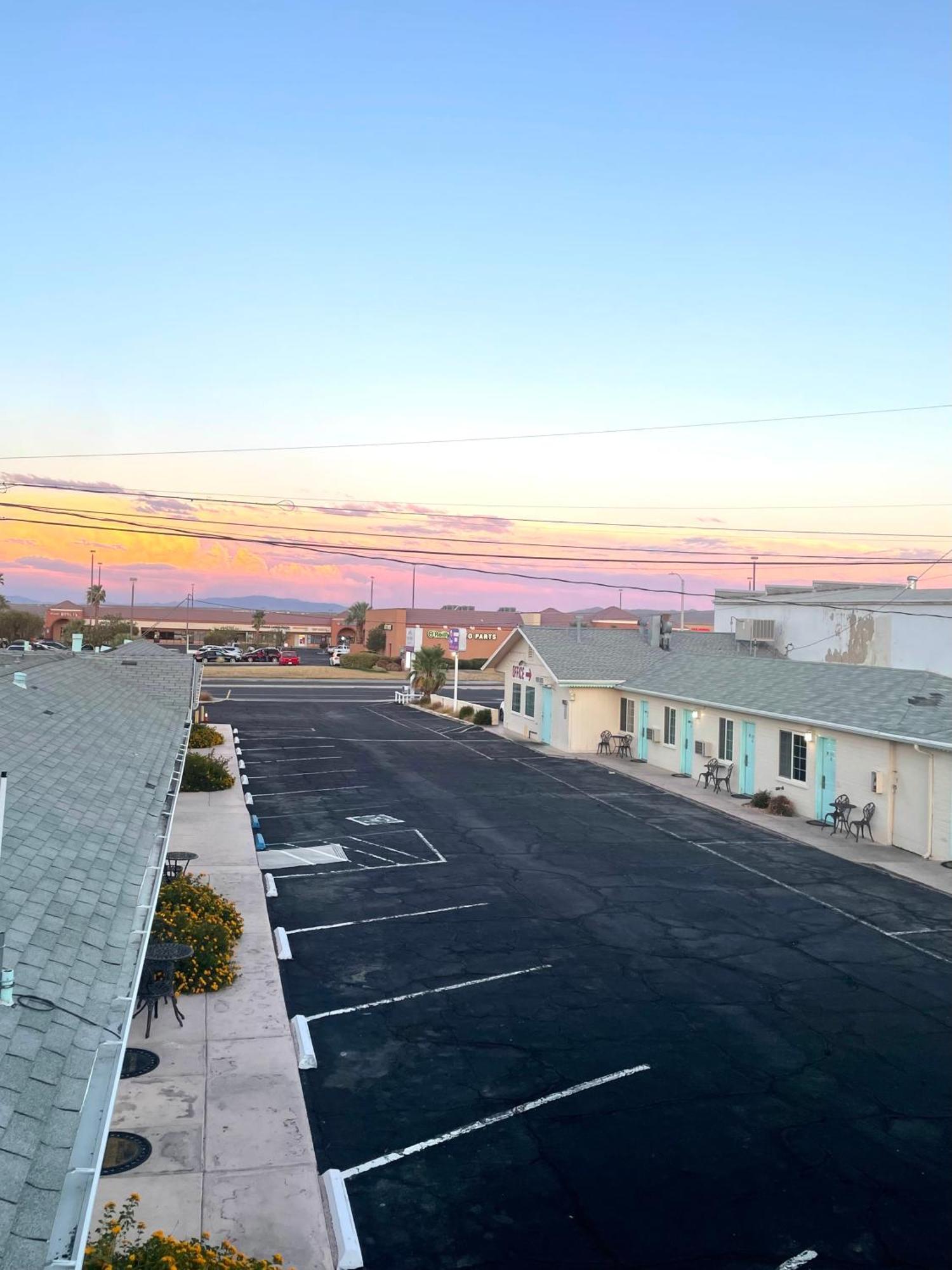 Howard Johnson By Wyndham Ridgecrest, Ca Extérieur photo